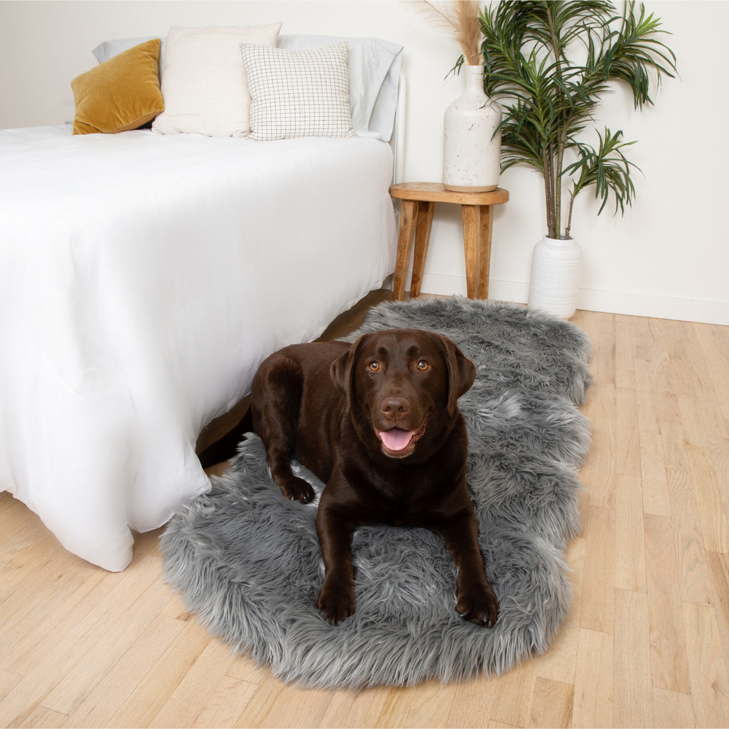 PupRug® Runner Douillette en Fausse Fourrure et Mousse à Mémoire pour Chien - Gris Charbon