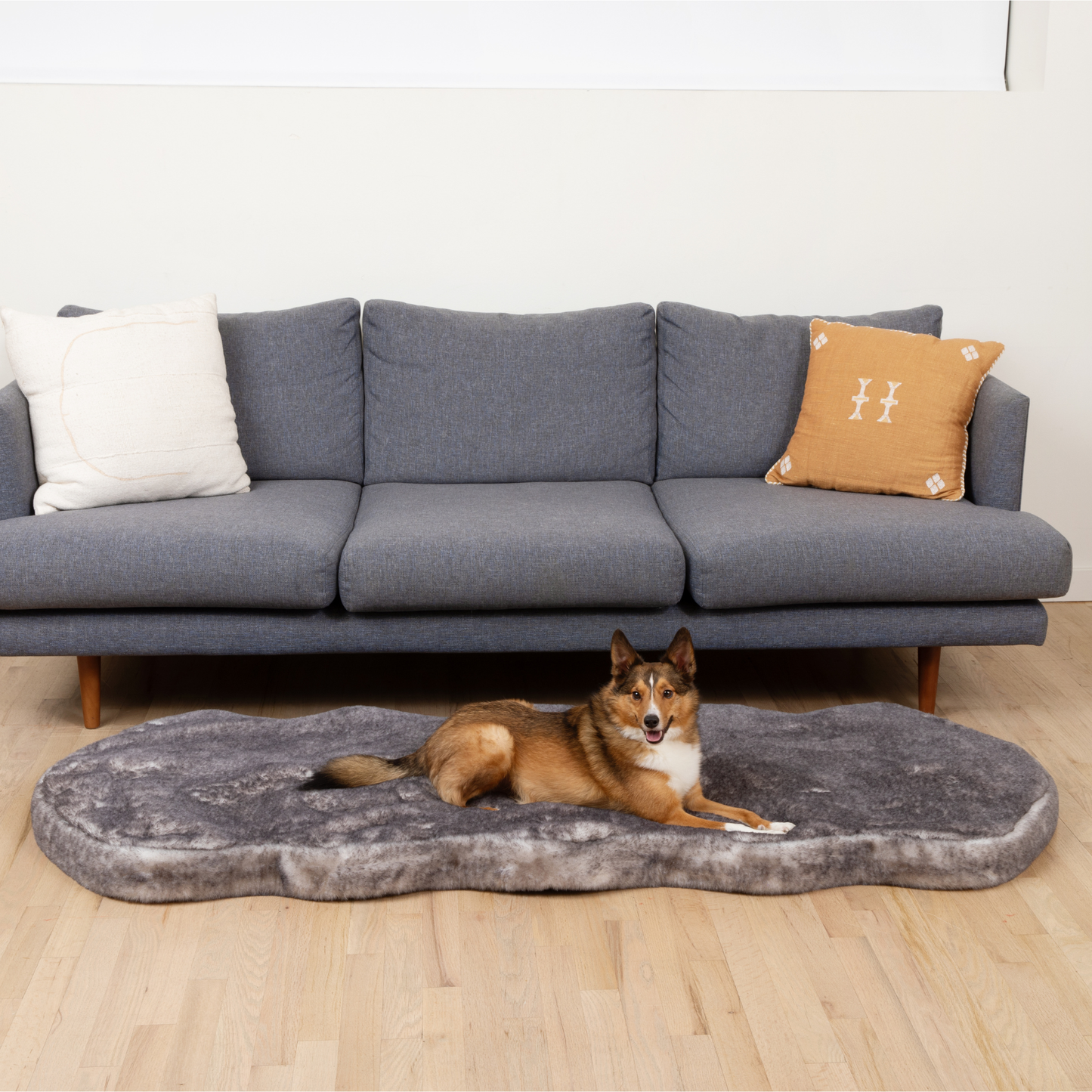 PupRug® Runner Luxe - Komfortables Chinchilla-Fell Hundebett mit Memory-Schaum für ultiven Komfort
