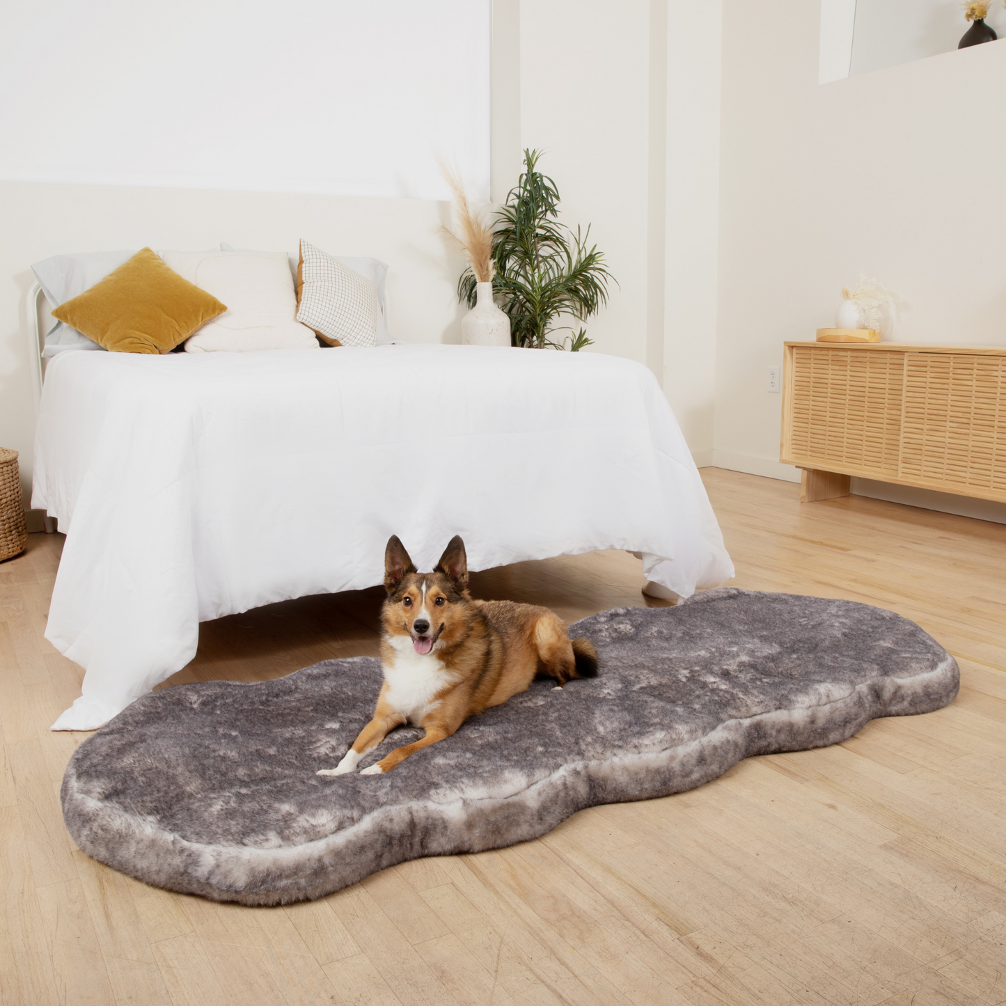PupRug® Runner Luxe - Komfortables Chinchilla-Fell Hundebett mit Memory-Schaum für ultiven Komfort