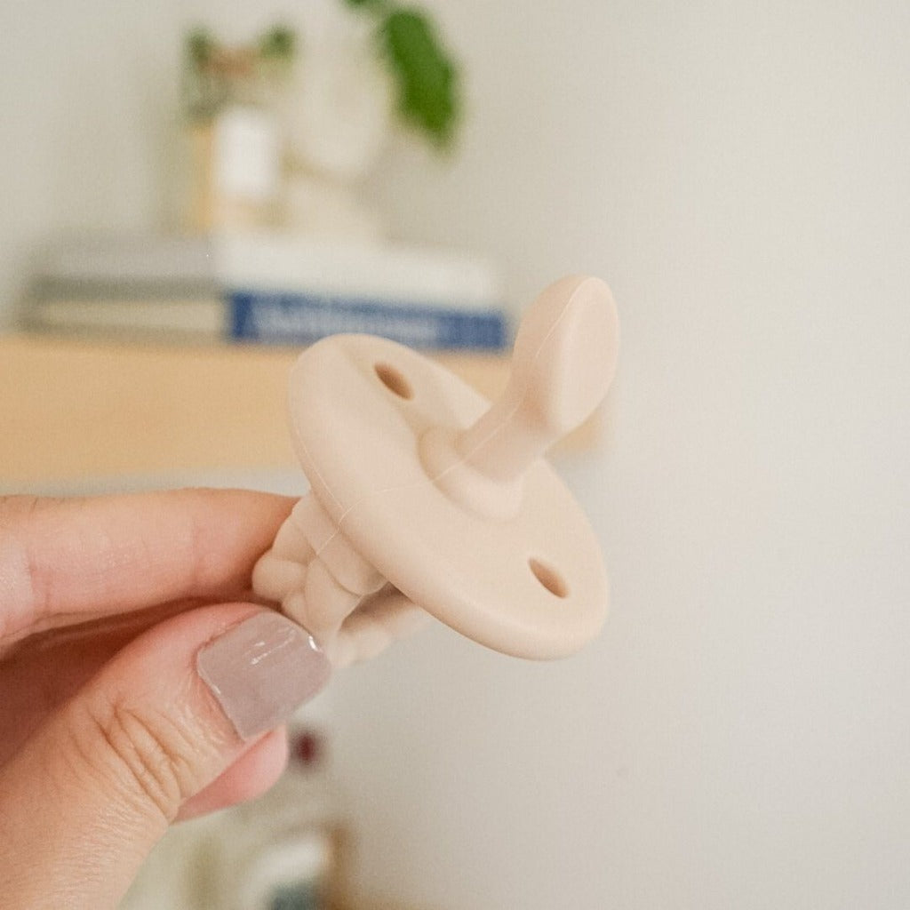Dirt and Comfort: Sweetie Soother™ Orthodontic Silicone Pacifier for Babies 6 to 18 Months