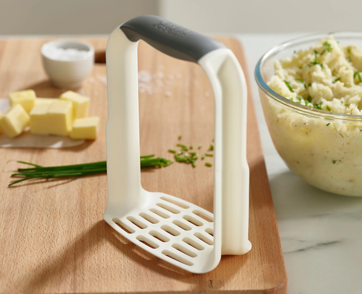 Easy-Mash™ White Potato Masher - Effortless & Perfectly Mashed Potatoes