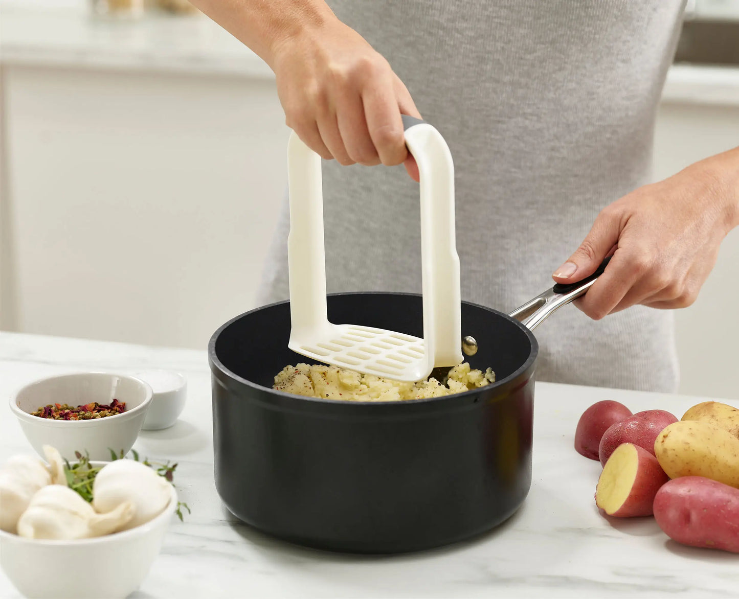 Easy-Mash™ White Potato Masher - Effortless & Perfectly Mashed Potatoes