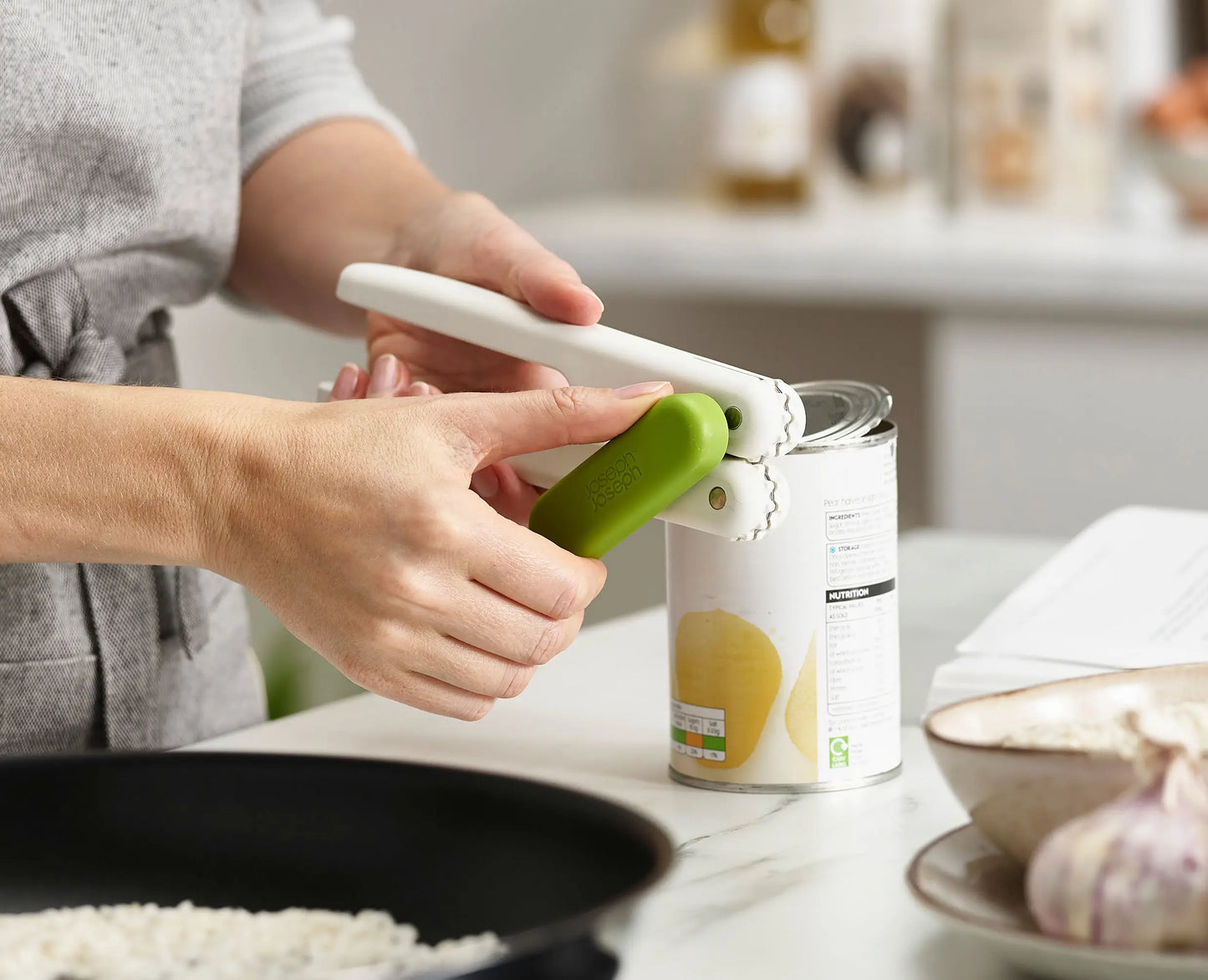 Pivot™ 3-in-1 White Multifunctional Can Opener for Effortless Kitchen Tasks