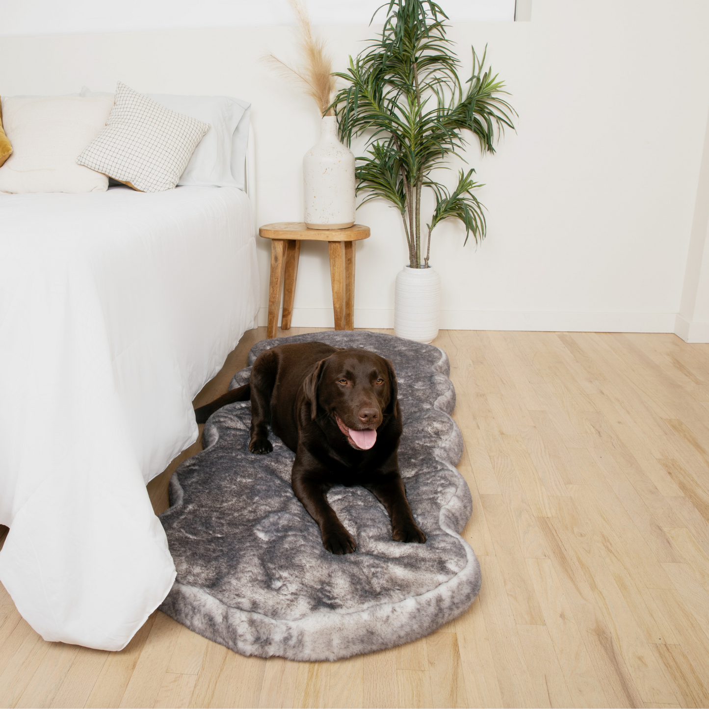 PupRug® Runner Luxe - Komfortables Chinchilla-Fell Hundebett mit Memory-Schaum für ultiven Komfort