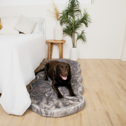 PupRug® Runner Luxe - Komfortables Chinchilla-Fell Hundebett mit Memory-Schaum für ultiven Komfort