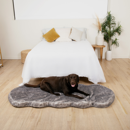PupRug® Runner Luxe - Komfortables Chinchilla-Fell Hundebett mit Memory-Schaum für ultiven Komfort