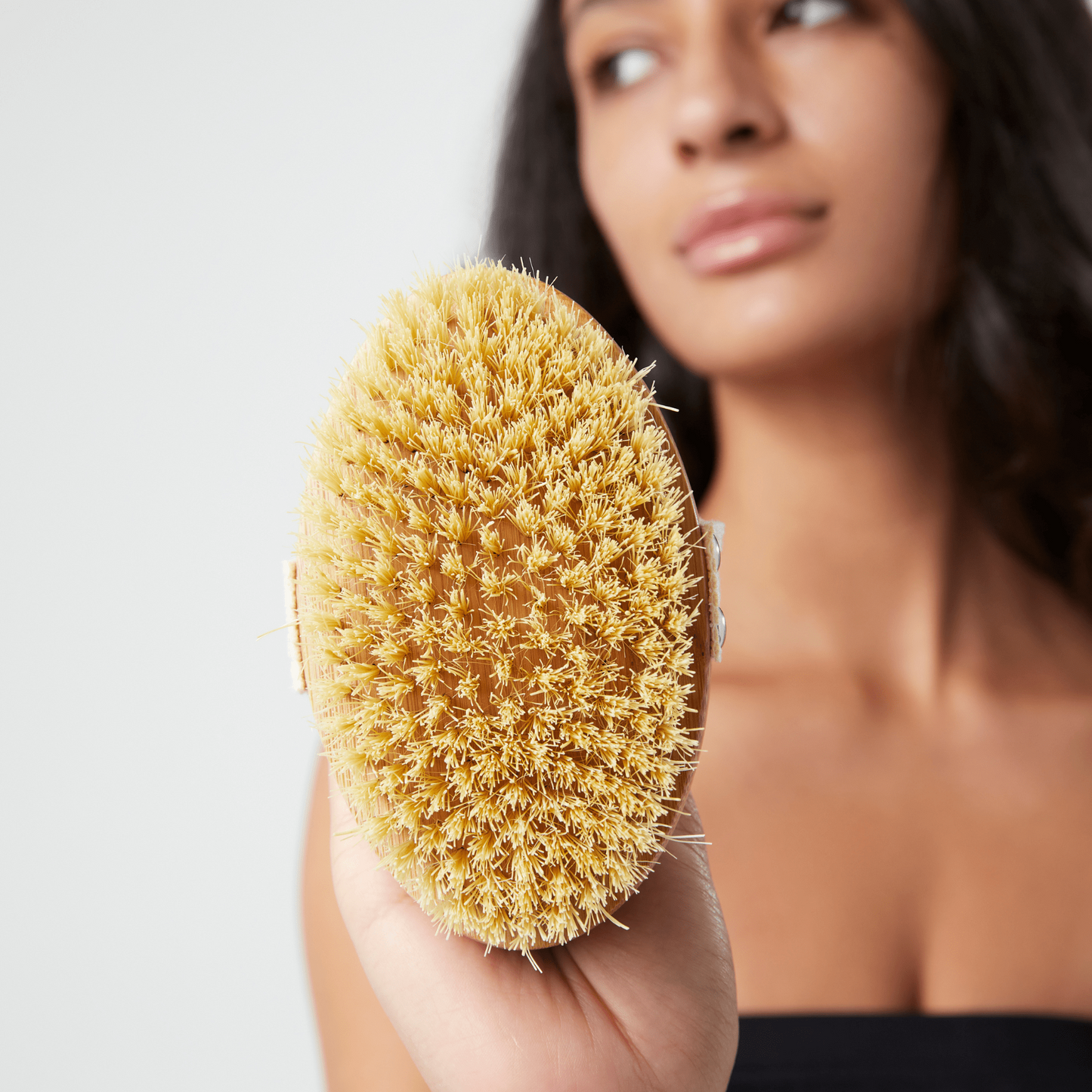 Brosse ronde en bambou pour une touche naturelle et élégante