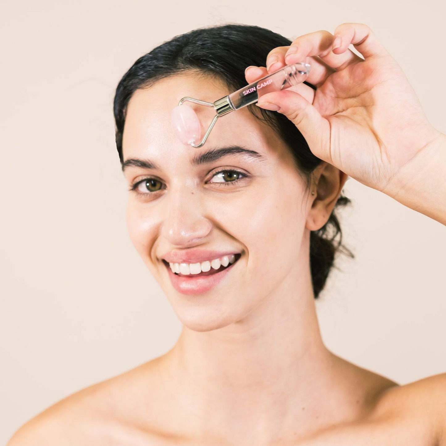 Miniateur Roller en Quartz Rose Skin Camp pour une peau éclatante