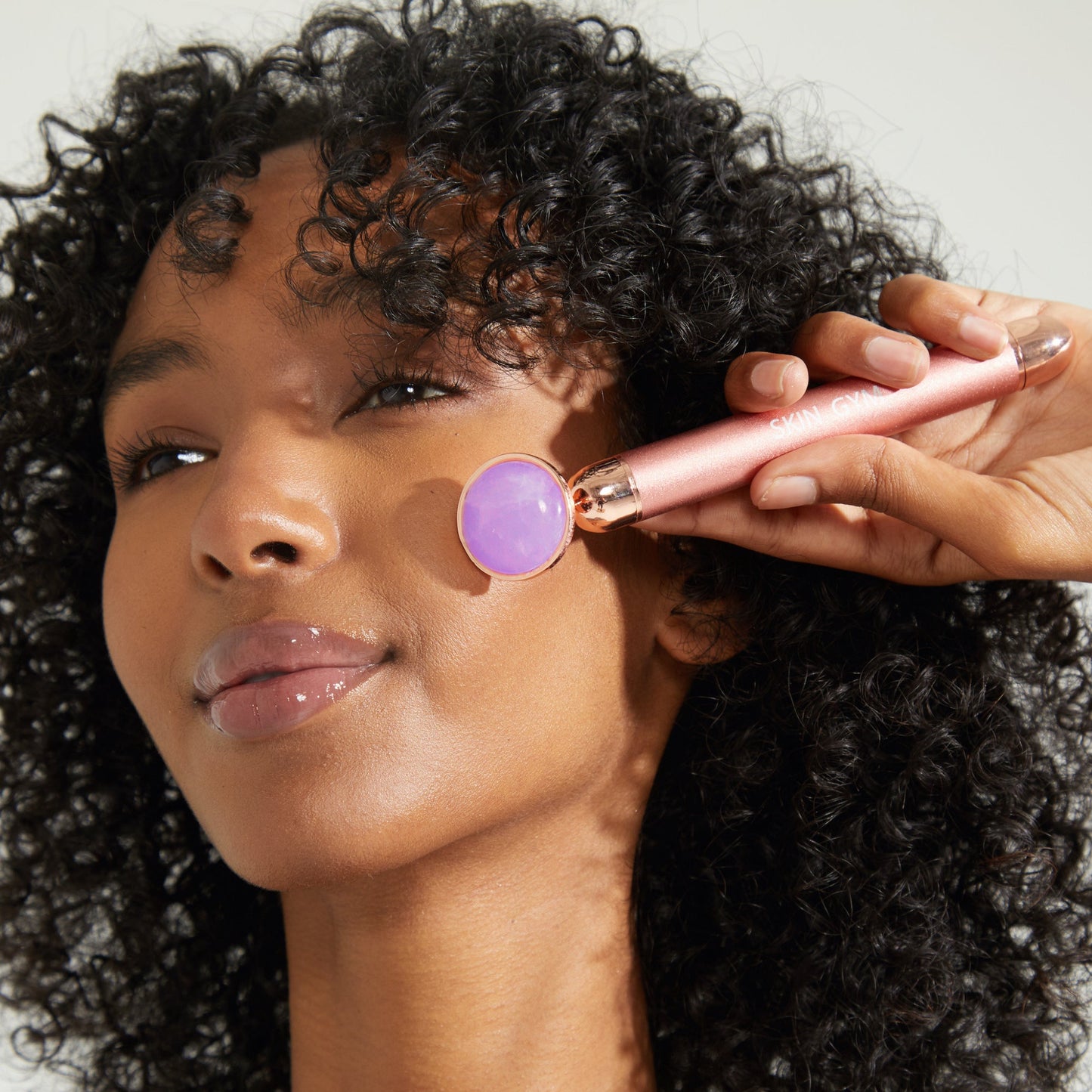 Outil de Beauté Vibrant en Améthyste Revati