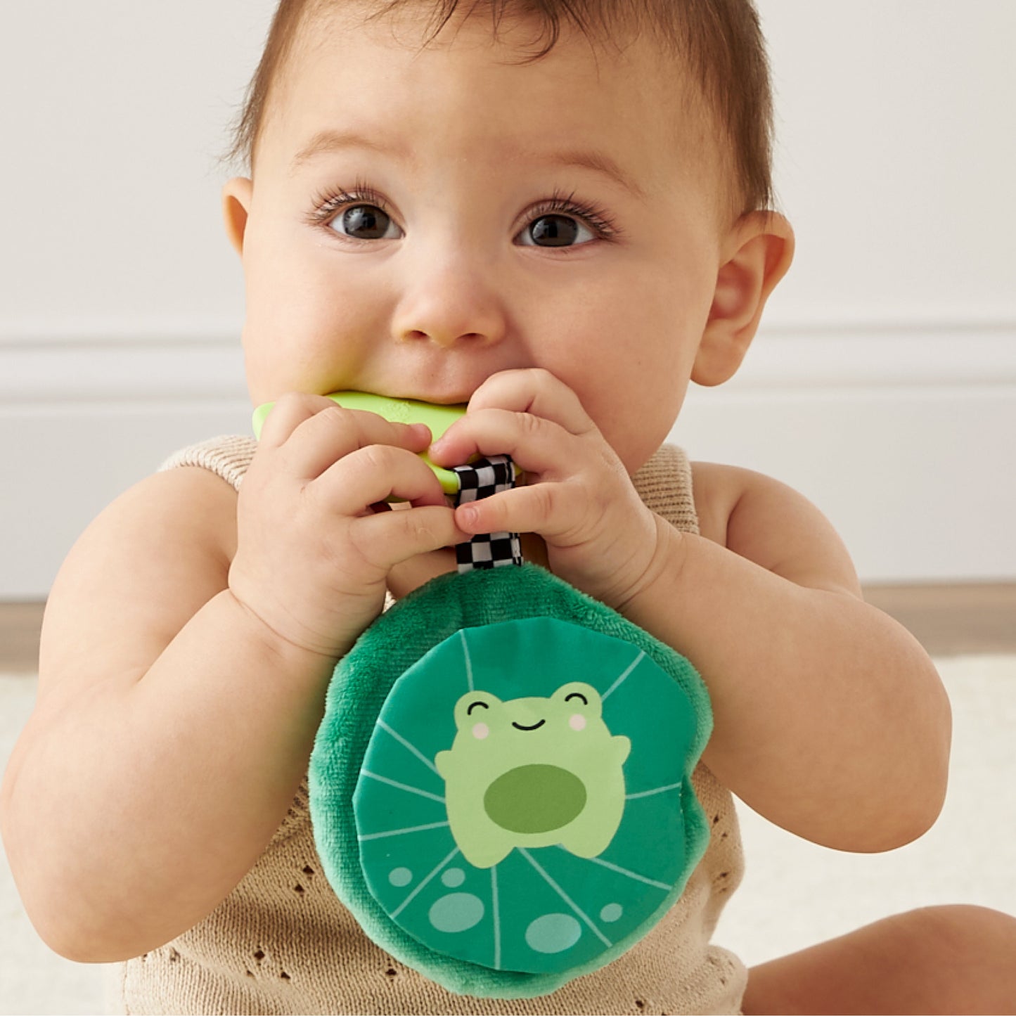 Sweetie Crinkle™ Cuddly Sensory Teething Ring