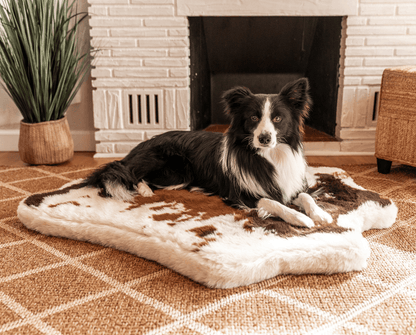 PupRug® Komfortabler Tierprint-Schaumstoff-Hundesofa – Braunes Kunst-Kuhfell