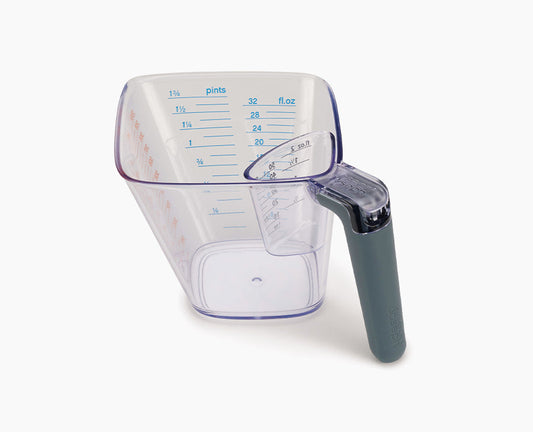 Set de 2 tazas medidoras Align™ Easy-read en gris, fácil de usar