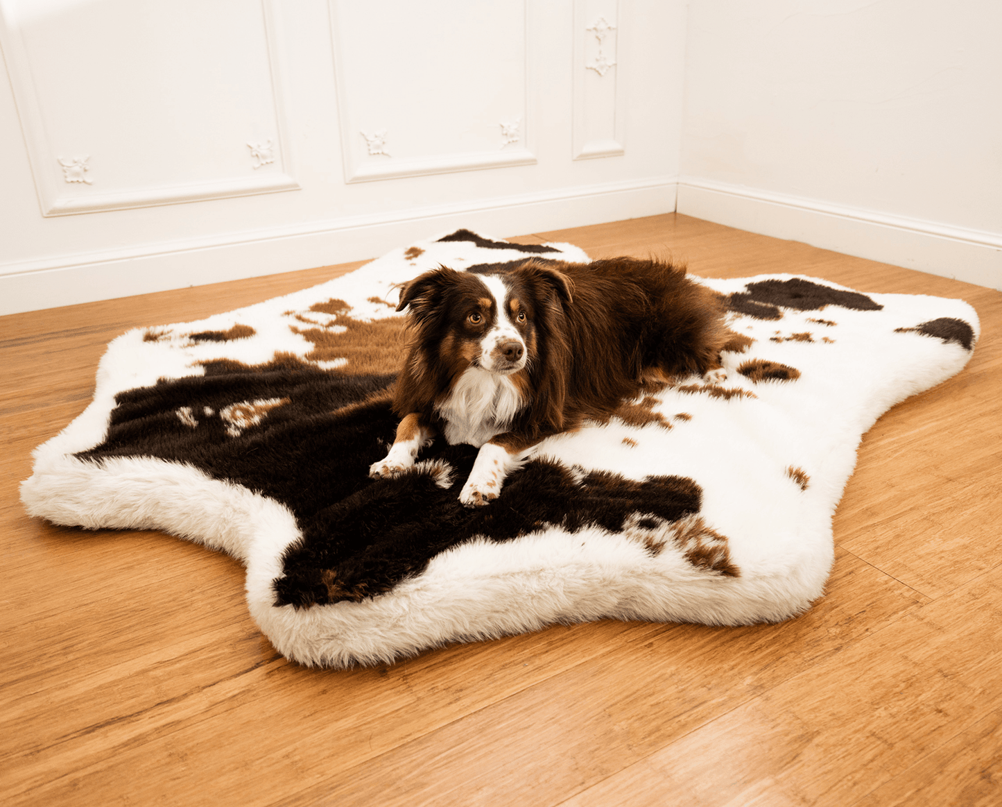 PupRug® Komfortabler Tierprint-Schaumstoff-Hundesofa – Braunes Kunst-Kuhfell