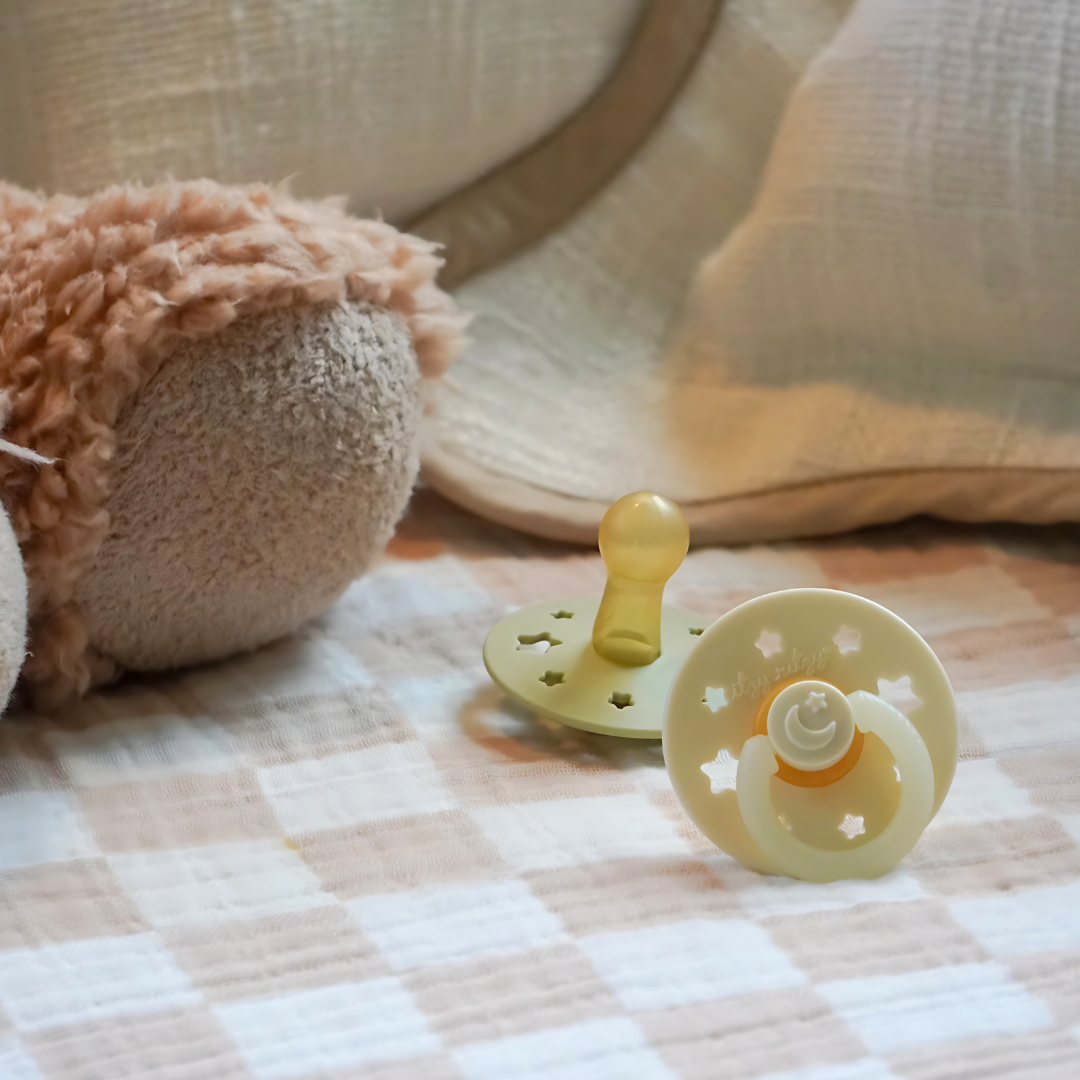 Itzy Soother™ Natural Rubber Night Light with Soft Light for Children 6-18 Months