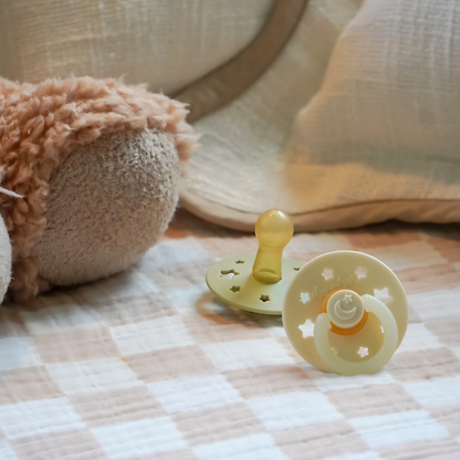 Itzy Soother™ Natural Rubber Night Light with Soft Light for Children 6-18 Months