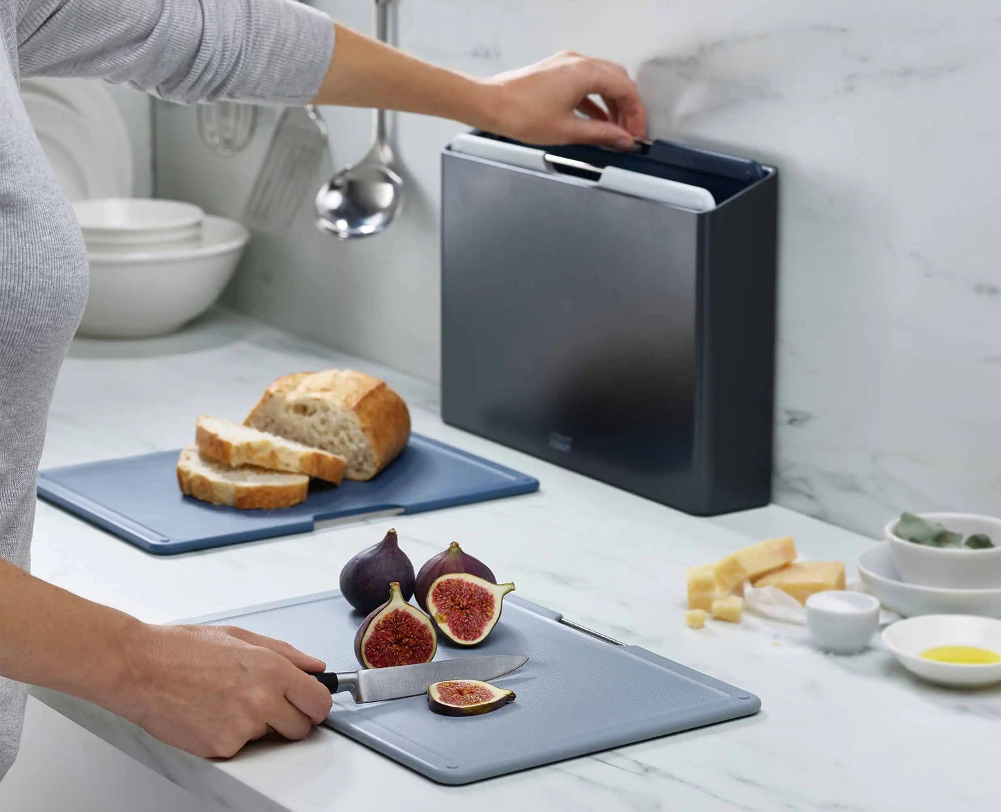 Folio™ Großer 4-teiliges graues Schneidebrett-Set für vielseitiges Küchenhandling