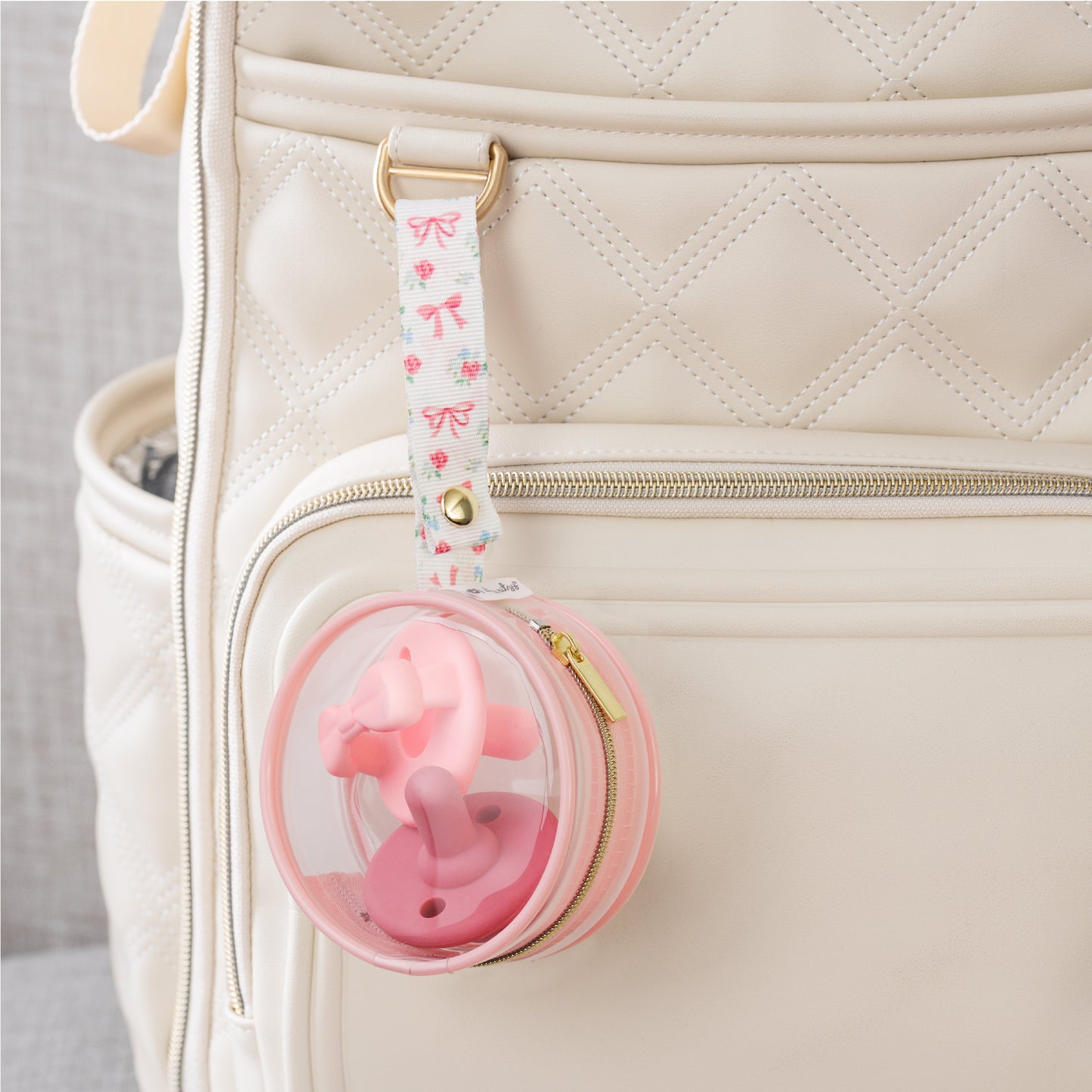Itzy Pacifier Case – Elegant and Practical Design