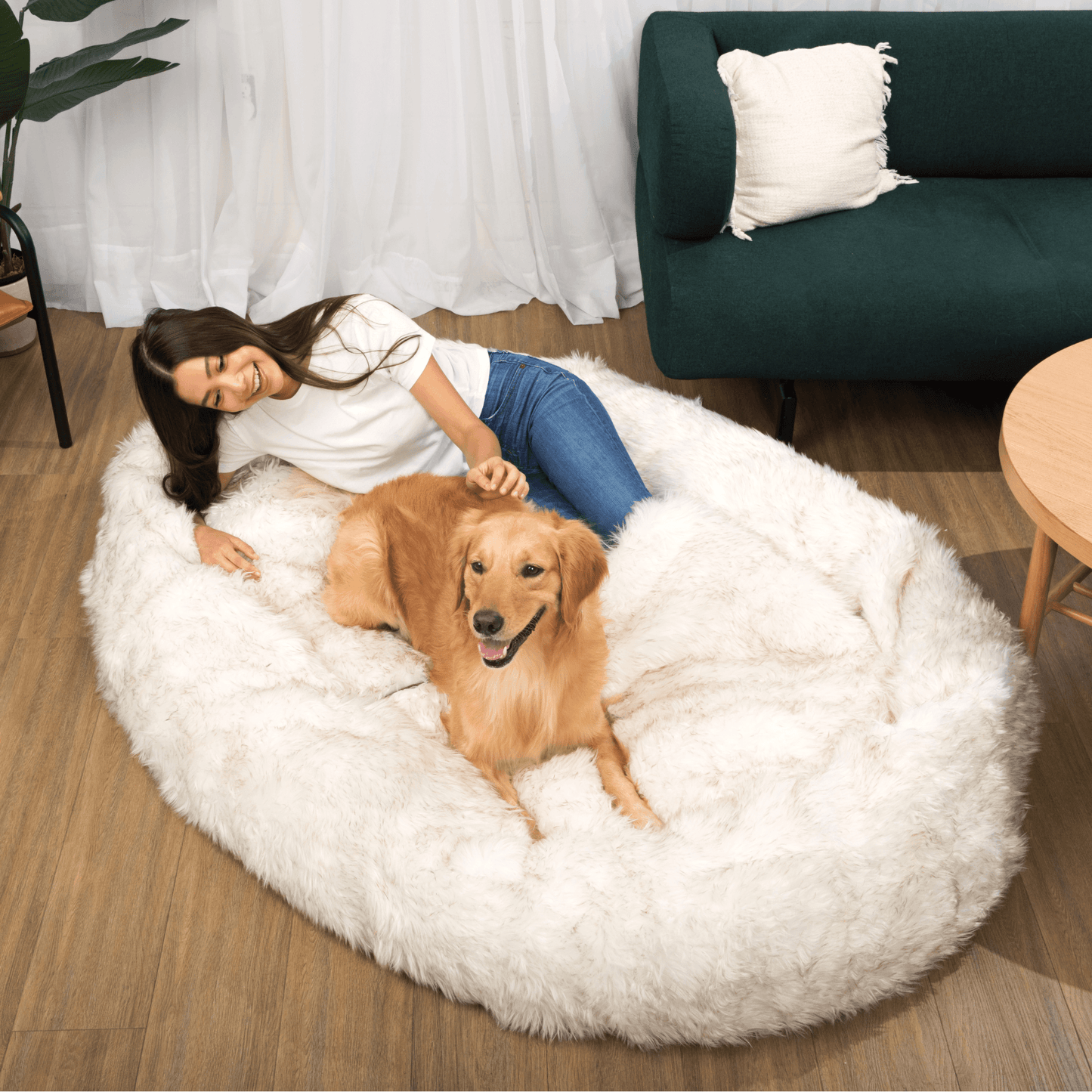 PupCloud™ Großer Faux Fur Memory Foam Hundebett – Weiß mit Braunen Akzenten für ultimativen Komfort