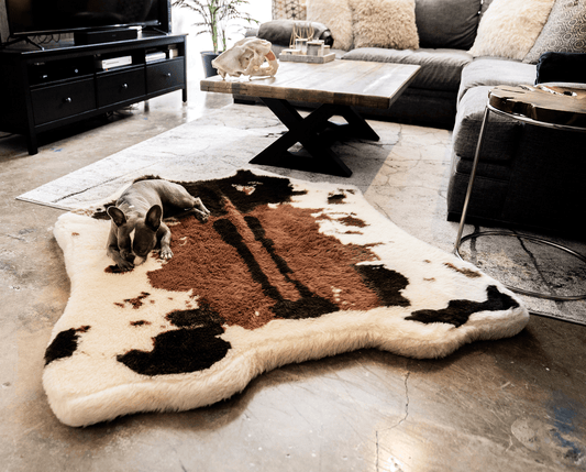 PupRug® Komfortabler Tierprint-Schaumstoff-Hundesofa – Braunes Kunst-Kuhfell