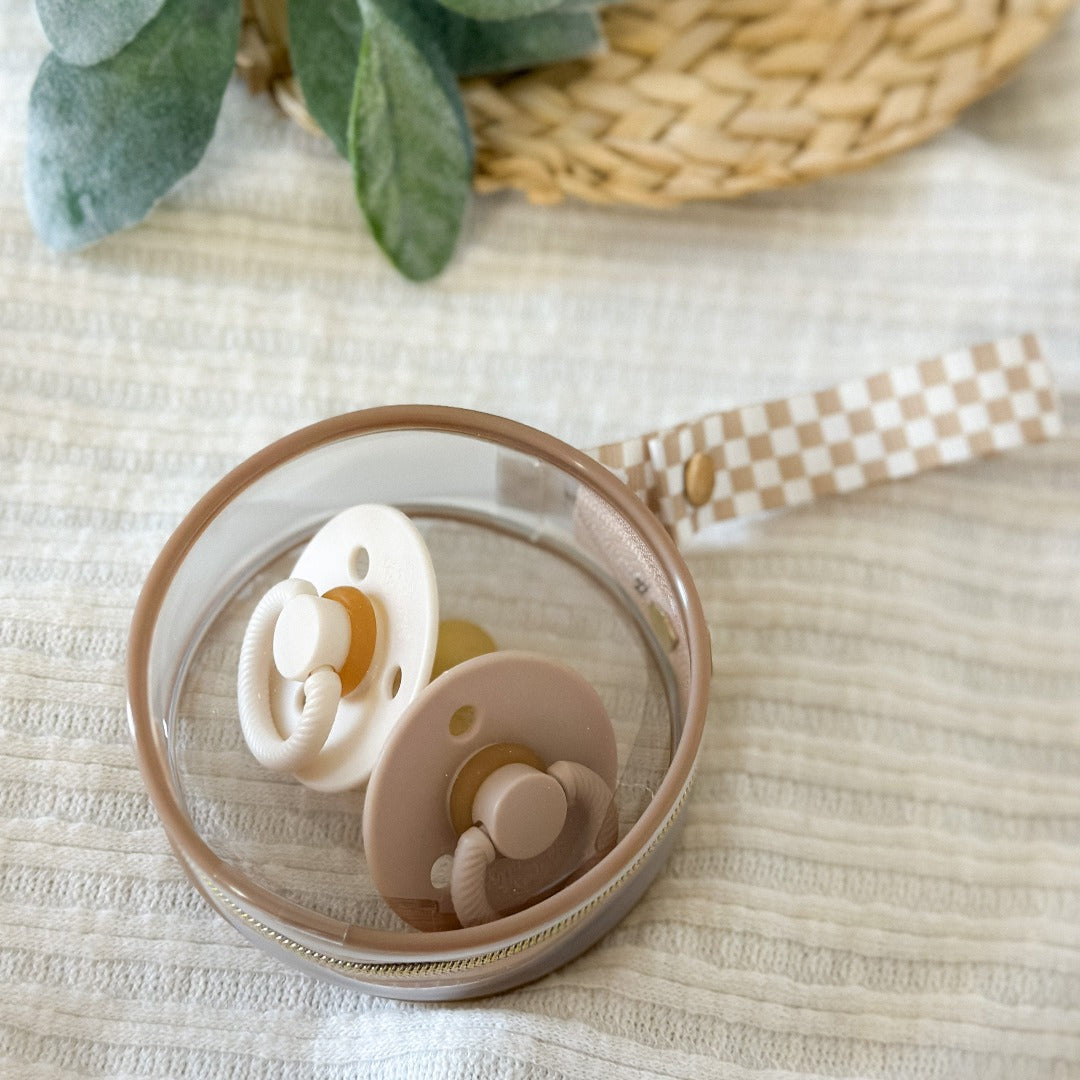 Itzy Pacifier Case – Elegant and Practical Design