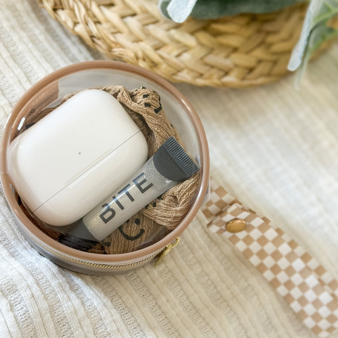 Itzy Pacifier Case – Elegant and Practical Design