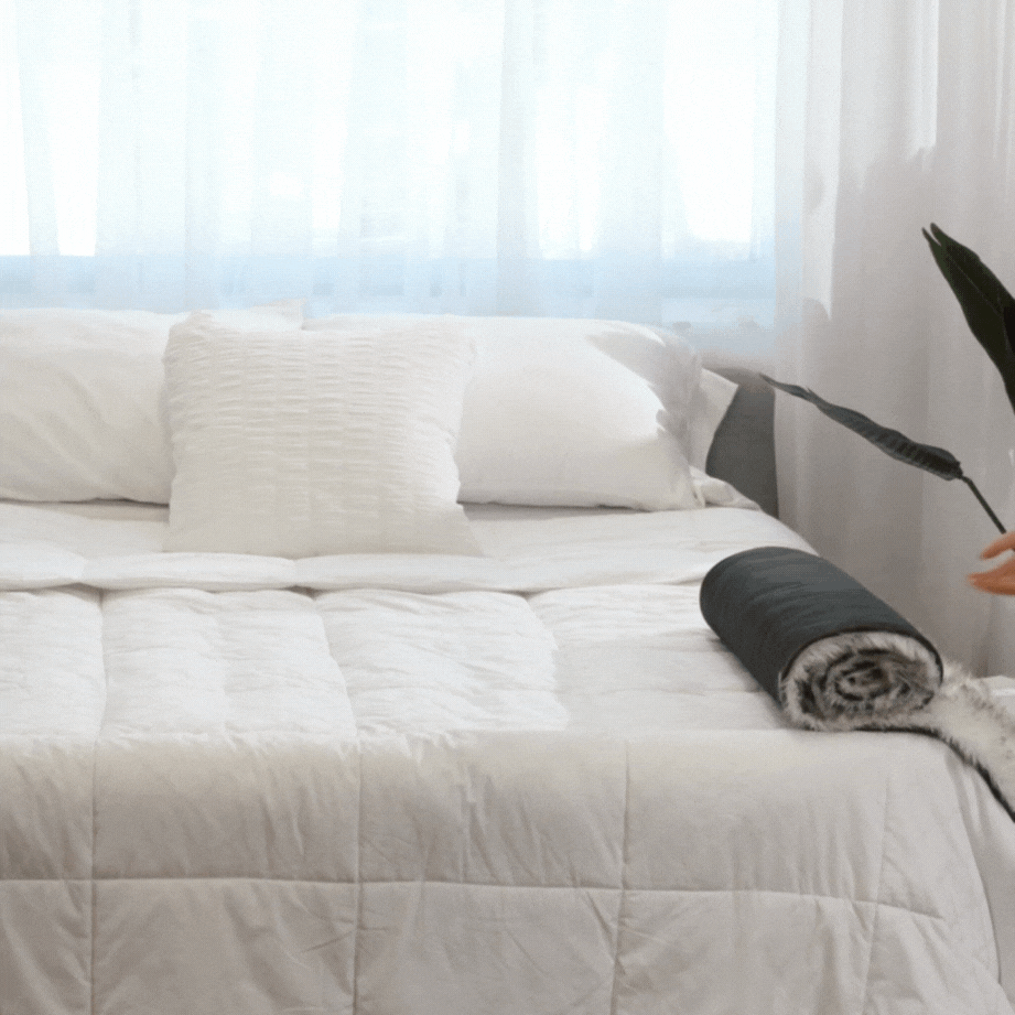 PupProtector™ Waterproof Bed Runner – Elegant White Design with Stylish Brown Accents for Ultimate Protection