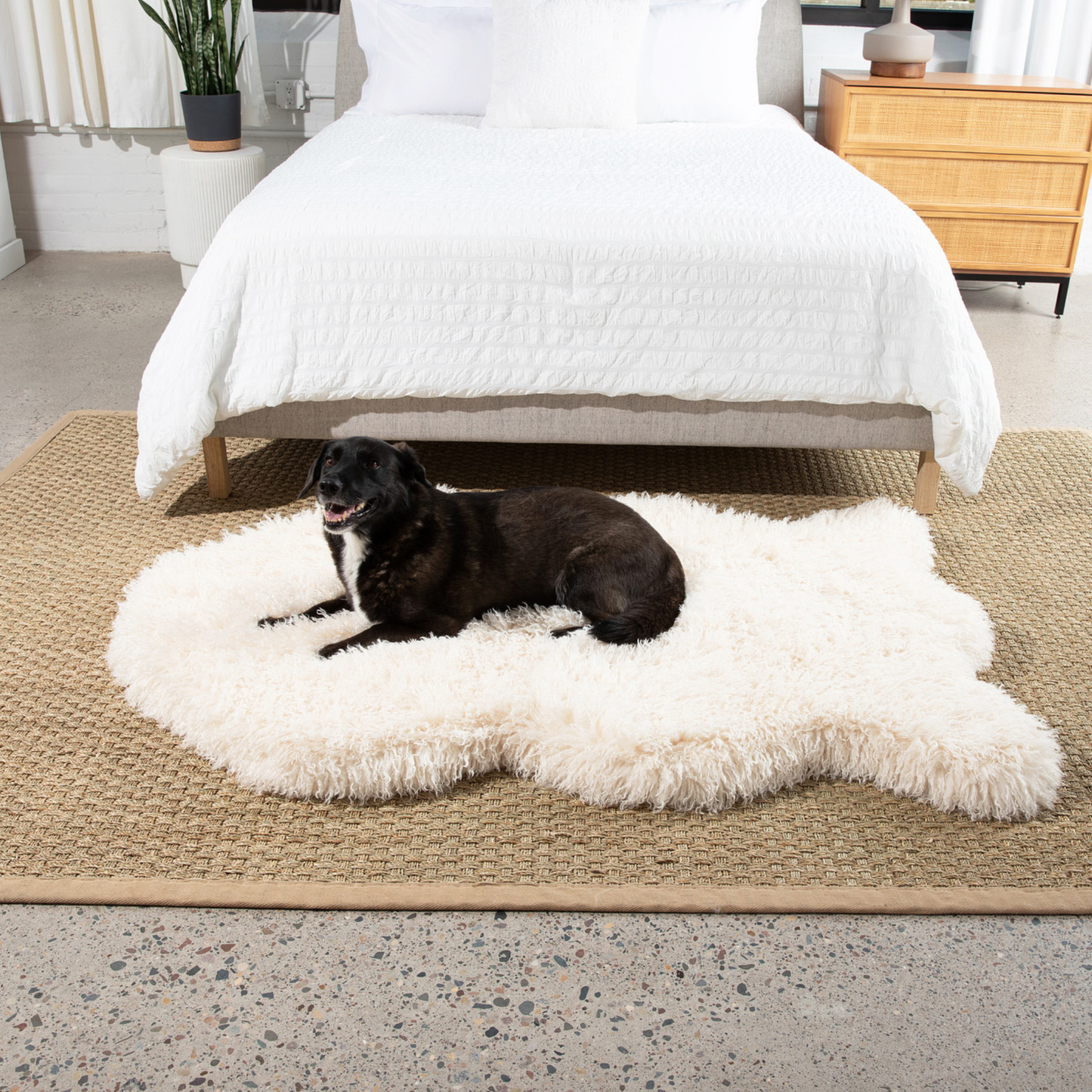 PupRug® Luxe Faux Fur Orthopedic Hundebett – Weiches Schafsvlies in Elfenbeinoptik